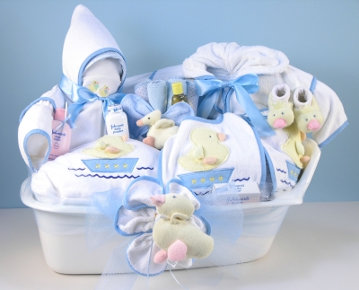 File:Baby-shower-gifts - 400x323.jpg